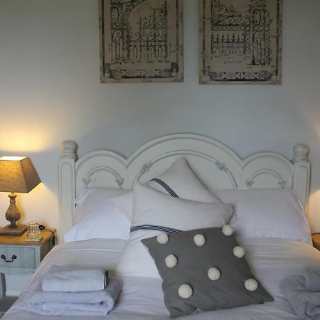 Roundhill Farmhouse Kelston ภายนอก รูปภาพ